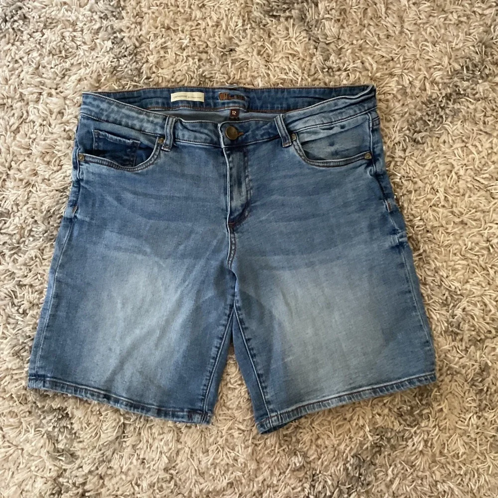 Kut from the Kloth Catherine Boyfriend Shorts Medium‎ Wash Blue Denim Size 12